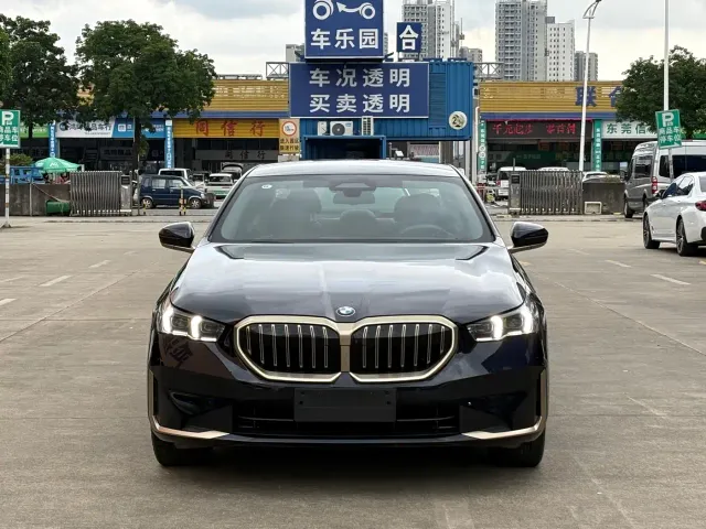 BMW 5 Series — Фото автомобиля 2