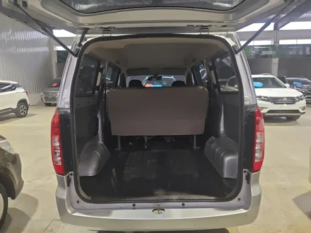 Wuling Hongguang V — Фото автомобиля 18