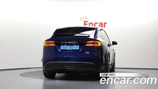 Tesla Model X — Фото автомобиля 4