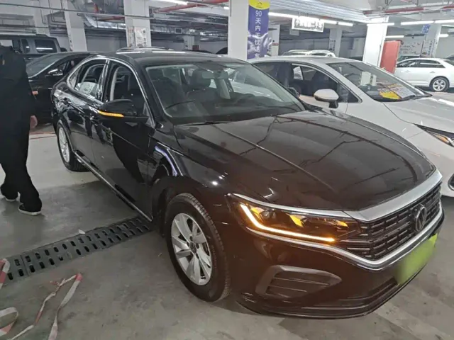 Volkswagen Passat — Фото автомобиля 3