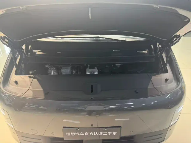 Li Auto MEGA — Фото автомобиля 6