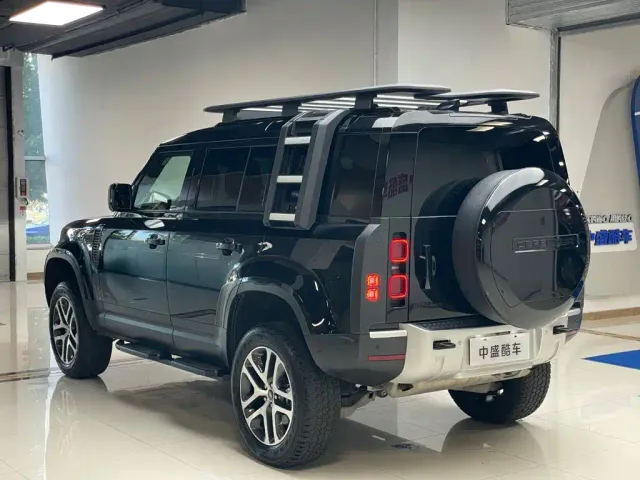 Land Rover Defender — Фото автомобиля 28