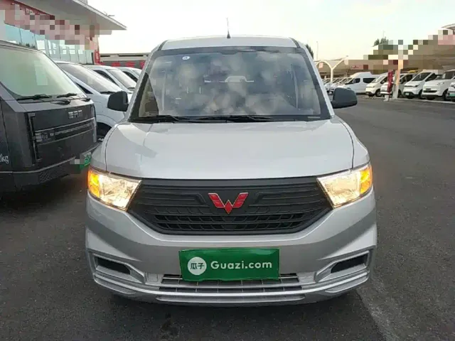 Wuling Hongguang V — Фото автомобиля 2