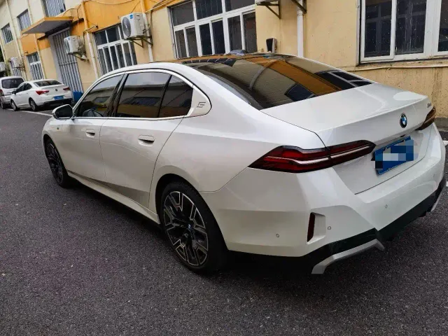 BMW 5 Series — Фото автомобиля 7