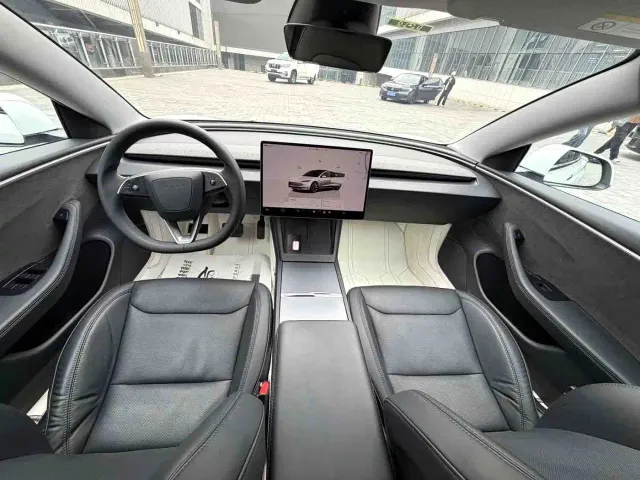Tesla Model 3 — Фото автомобиля 6