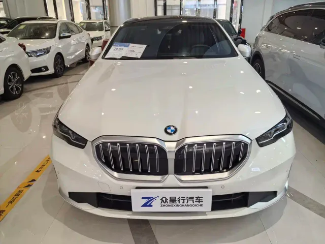 Фотография автомобиля — BMW 5 Series
