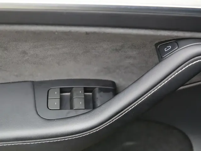 Tesla Model Y — Фото автомобиля 16