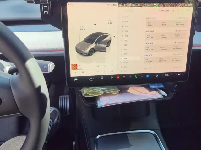 Tesla Model Y — Фото автомобиля 14