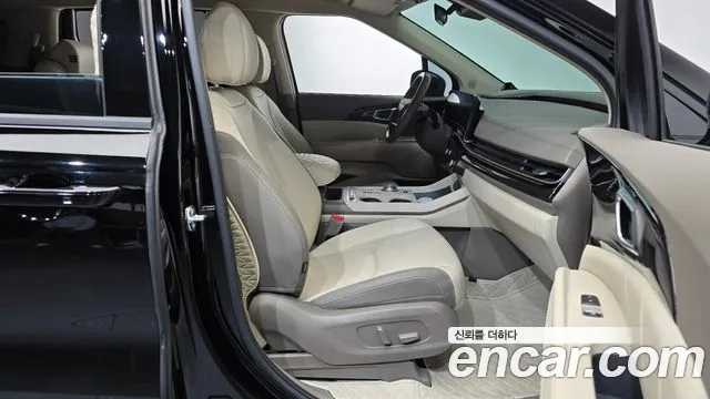 Kia Carnival Generation 4 — Фото автомобиля 16