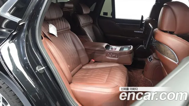 Genesis G90 Бензин 3.5 турбо AWD — Фото автомобиля 12
