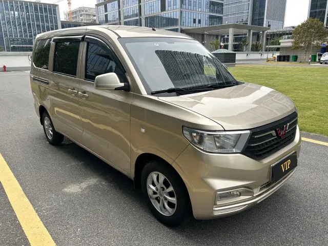 Wuling Hongguang V — Фото автомобиля 4