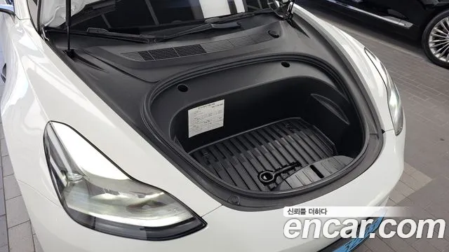 Tesla Model 3 — Фото автомобиля 6