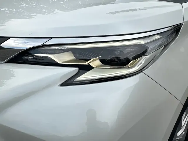 Toyota Granvia 2024 2.5L Hybrid Comfort — Фото автомобиля 5