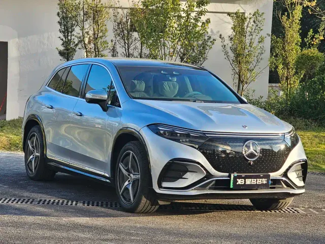 Mercedes-Benz EQS SUV — Фото автомобиля 3