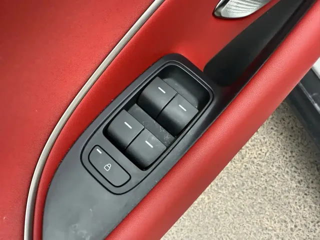 Xiaomi SU7 — Фото автомобиля 12