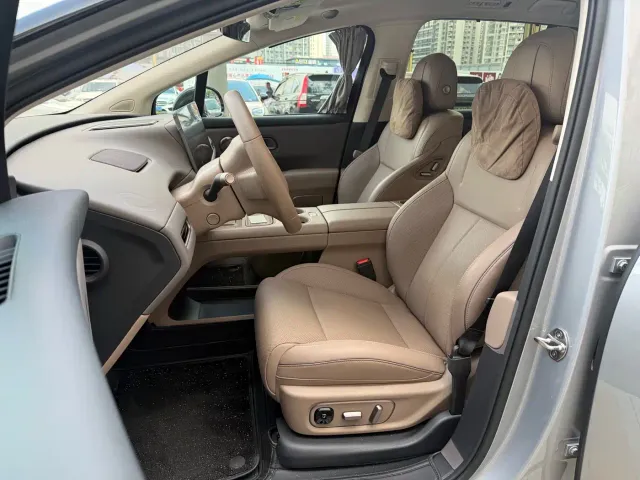 Li Auto i8 — Фото автомобиля 6