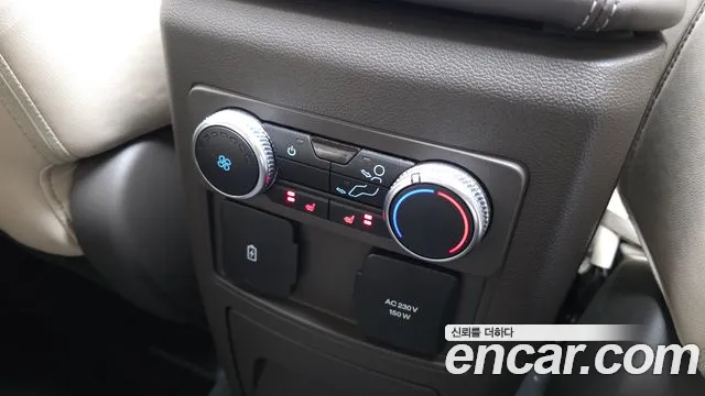 Ford Explorer Explorer 6 поколение 3.0 Platinum 4WD — Фото автомобиля 19