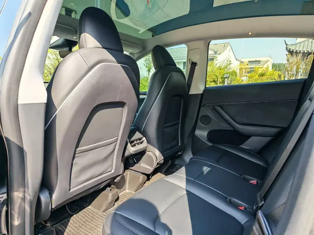 Tesla Model Y — Фото автомобиля 7