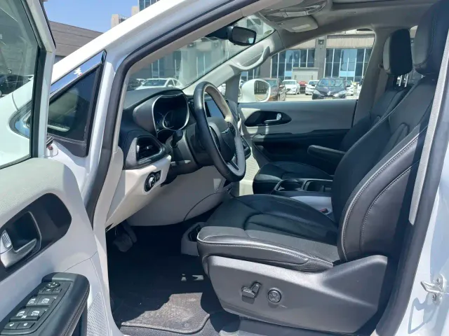 Chrysler Grand Caravan PHEV — Фото автомобиля 8