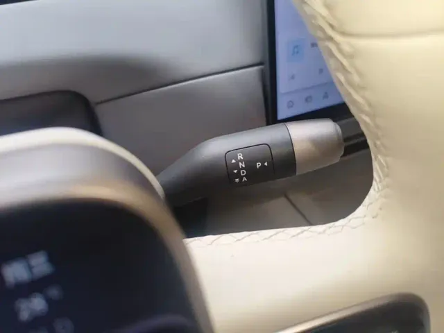 Li Auto i8 — Фото автомобиля 13