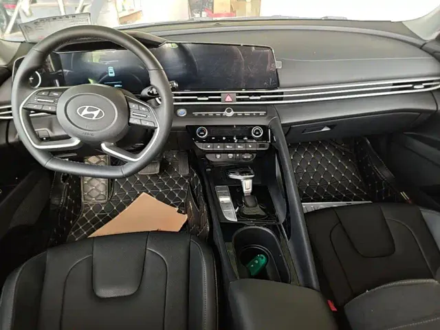 Hyundai Elantra — Фото автомобиля 9