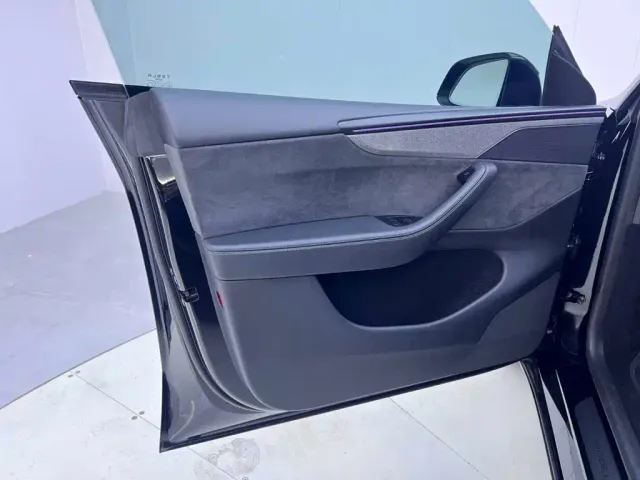 Tesla Model Y — Фото автомобиля 16