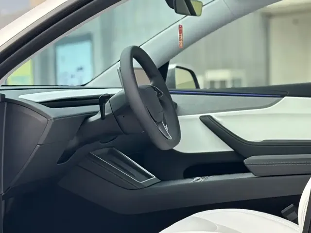 Tesla Model Y — Фото автомобиля 4