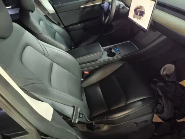 Tesla Model Y — Фото автомобиля 24