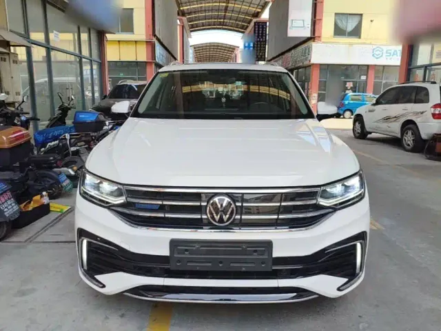 Volkswagen Tiguan L PHEV — Фото автомобиля 2