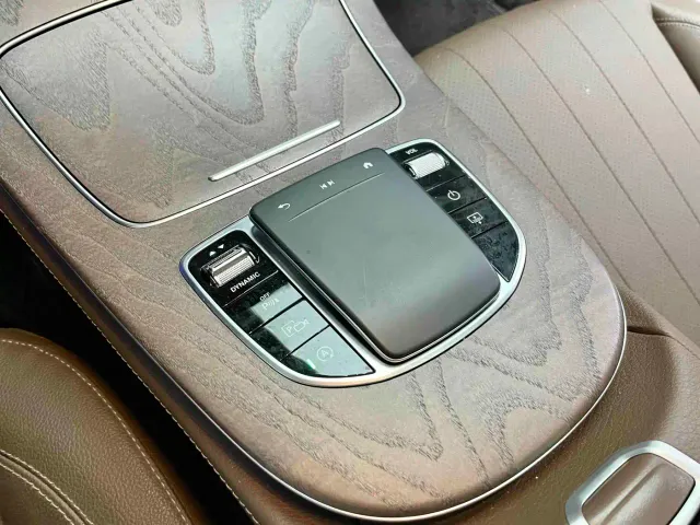 Mercedes-Benz E-Class — Фото автомобиля 19