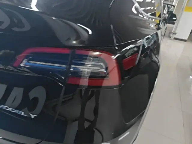 Tesla Model Y — Фото автомобиля 7