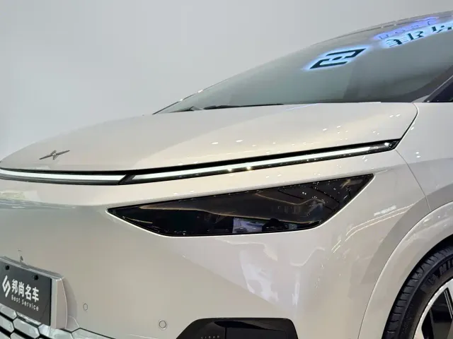 Xpeng X9 — Фото автомобиля 3