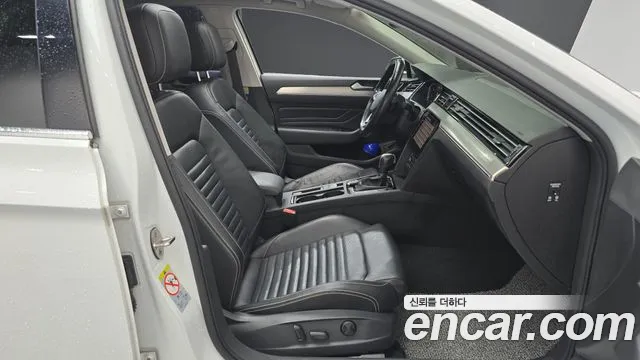 Volkswagen Passat — Фото автомобиля 11