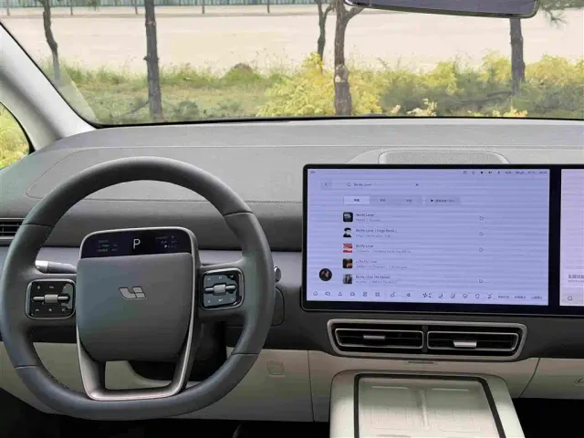 Li Auto MEGA — Фото автомобиля 9