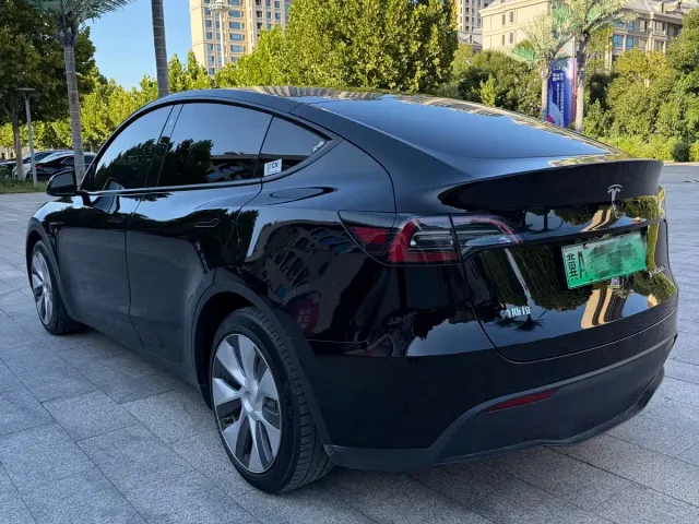 Tesla Model Y — Фото автомобиля 4