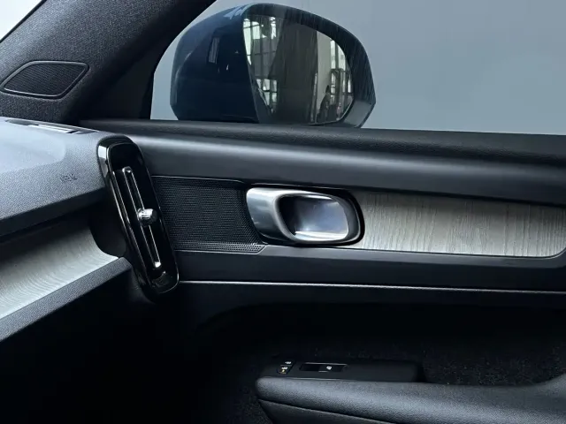 Volvo Volvo XC40 2023 B3 Zhiyuan Luxury Edition — Фото автомобиля 14