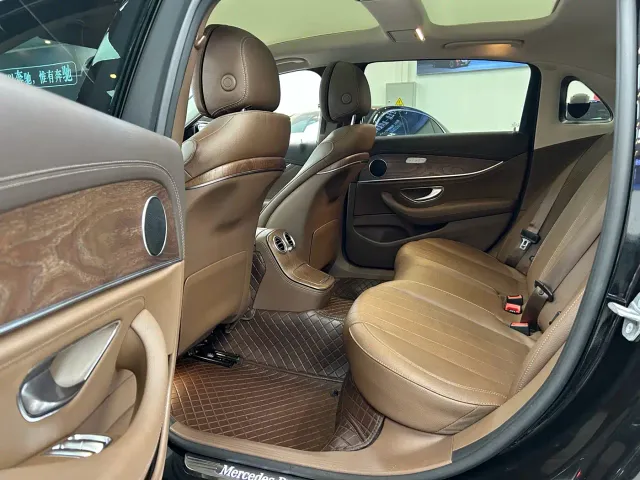 Mercedes-Benz E-Class — Фото автомобиля 9