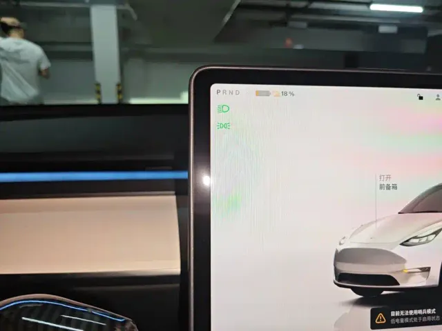 Tesla Model Y — Фото автомобиля 12