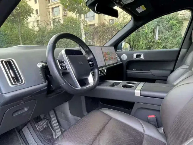 Li Auto L9 — Фото автомобиля 5