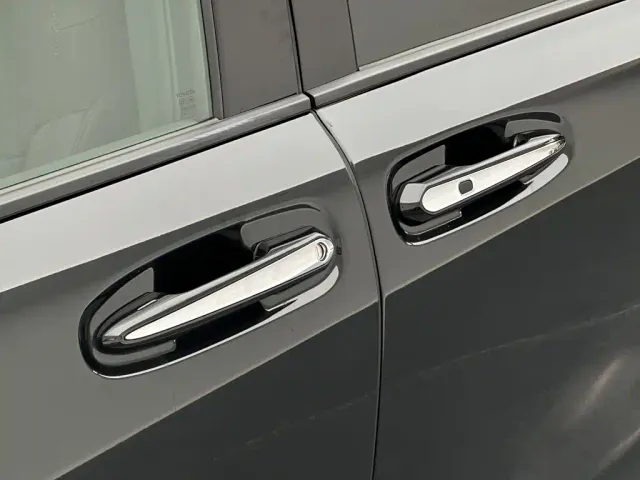 Toyota Granvia — Фото автомобиля 14