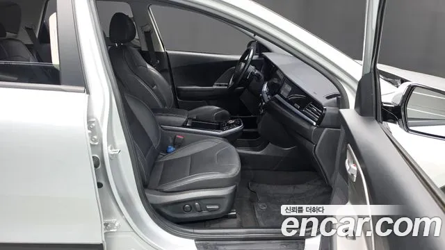Kia Niro — Фото автомобиля 16