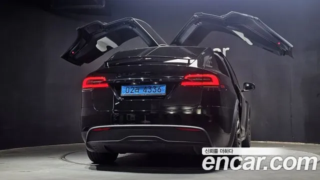 Tesla Model X — Фото автомобиля 4