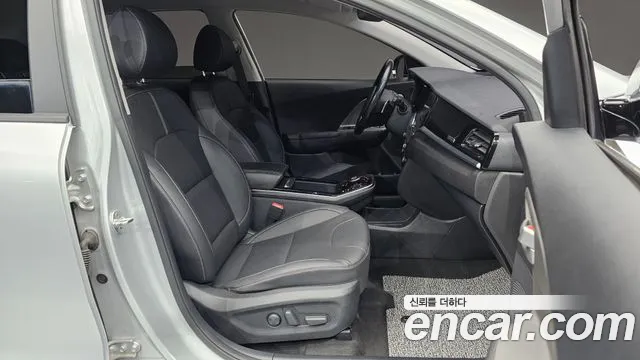 Kia Niro — Фото автомобиля 16