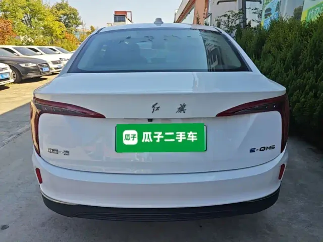 Hongqi E-QM5 — Фото автомобиля 5