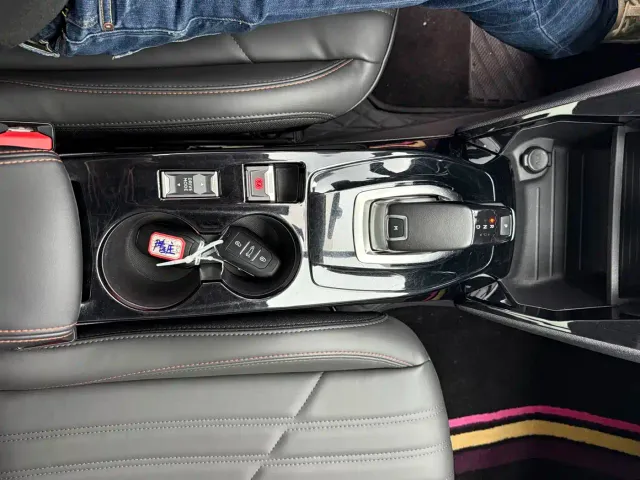 Peugeot 2008 — Фото автомобиля 8