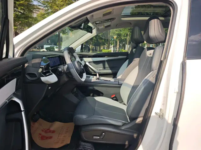 Geely Boyue L — Фото автомобиля 12