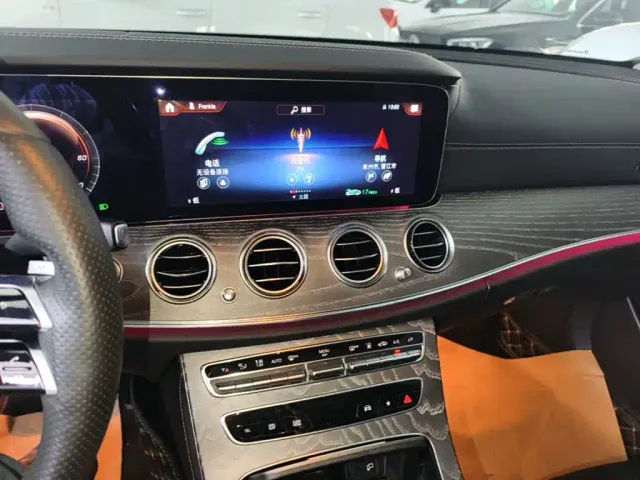 Mercedes-Benz E-Class — Фото автомобиля 12