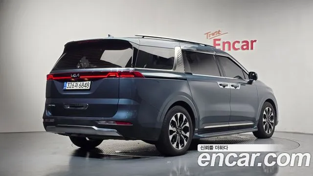 Kia Carnival Generation 4 — Фото автомобиля 2