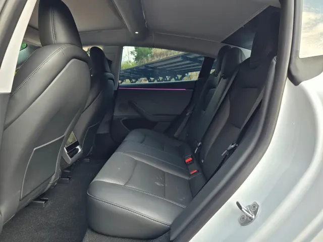Tesla Model 3 — Фото автомобиля 13