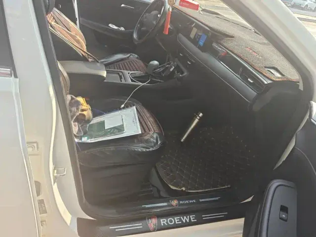 Roewe i5 — Фото автомобиля 8
